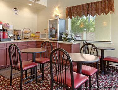 Super 8 By Wyndham Houston/willowbrook Hwy 249 Otel 2*